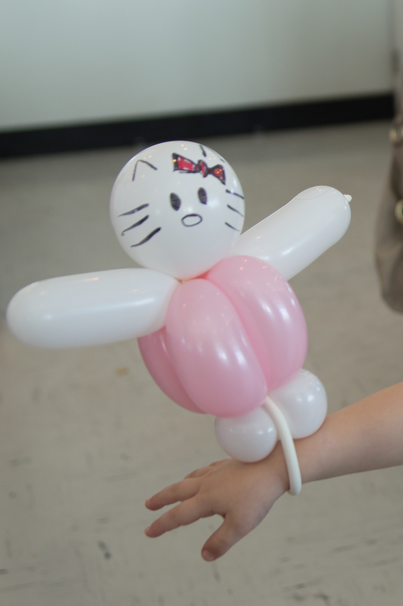 Em's balloon - Hello Kitty (just like the one on her shirt that day)